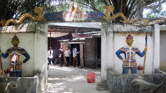 Đền[-]thờ[-]Đức[-]ông[-]Lê[-]Mạnh